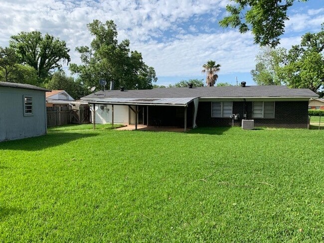 1822 Cambridge St in Bossier City, LA - Building Photo - Building Photo