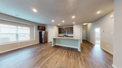 5789 Cerrillos Dr in Bryan, TX - Foto de edificio - Building Photo