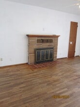 235 SW Laurel St in Junction City, OR - Building Photo - Building Photo