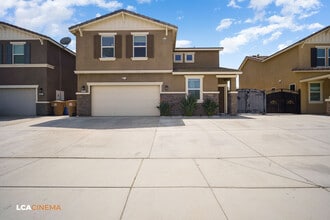 5805 Commonwealth Ave in Bakersfield, CA - Foto de edificio - Building Photo