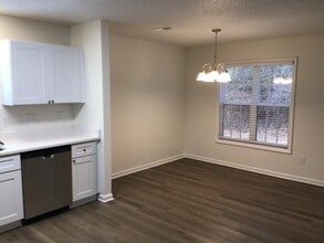 141 Cameron Way Cir in Winston-Salem, NC - Foto de edificio - Building Photo