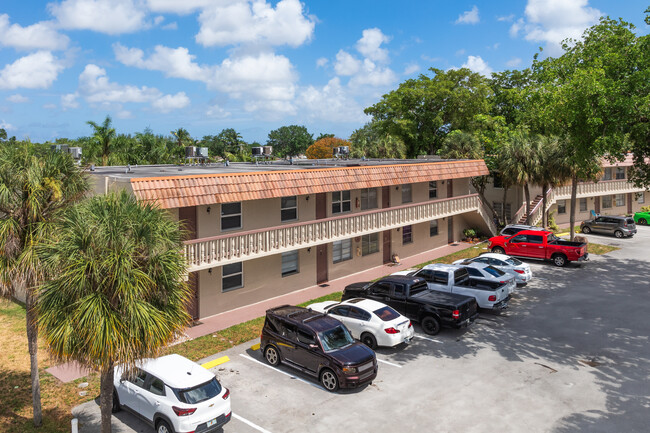 Gateland Village in Hollywood, FL - Building Photo - Building Photo