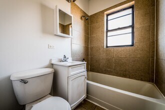 6400 S Rockwell St Chicago, IL 60629 in Chicago Lawn, IL - Foto de edificio - Building Photo