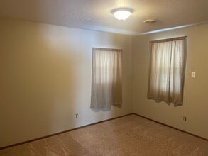 829 E 9th St S, Unit 1 in Newton, IA - Building Photo - Building Photo
