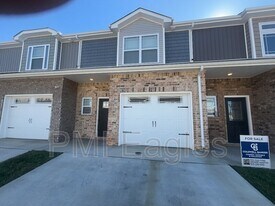 384 Fallow Cir in Clarksville, TN - Building Photo