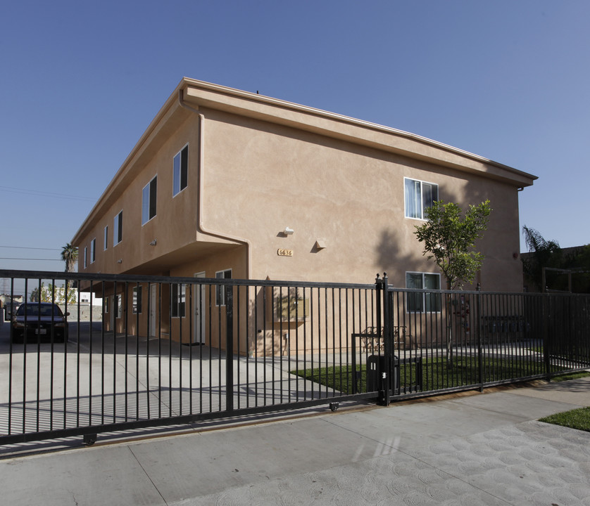 6636 Irvine Ave in North Hollywood, CA - Building Photo