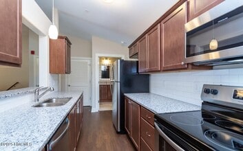 212 Orlando Wy in Greenville, NC - Building Photo - Building Photo