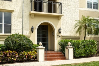 The Courtyard at CityPlace in West Palm Beach, FL - Building Photo - Building Photo