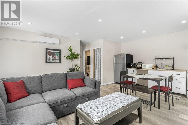 221 Bowen Rd