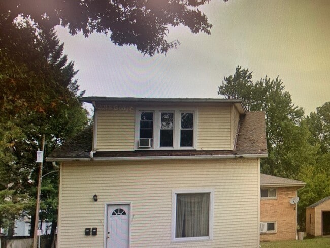 806 E 6th St, Unit House-Upstairs in Salem, OH - Building Photo - Building Photo