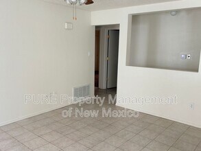 404 Desert Rock Dr SW in Albuquerque, NM - Building Photo - Building Photo