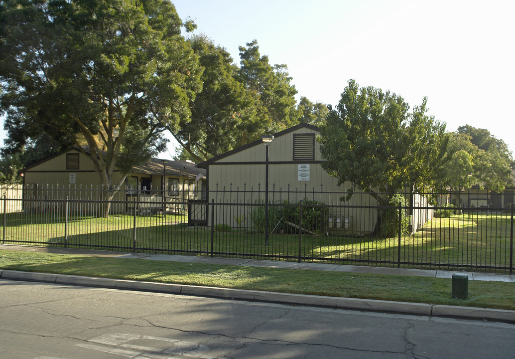 Lula Haynes Plaza Apartments in Fresno, CA - Foto de edificio