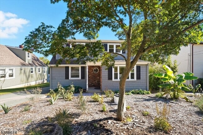 property at 7 Birchwood Rd