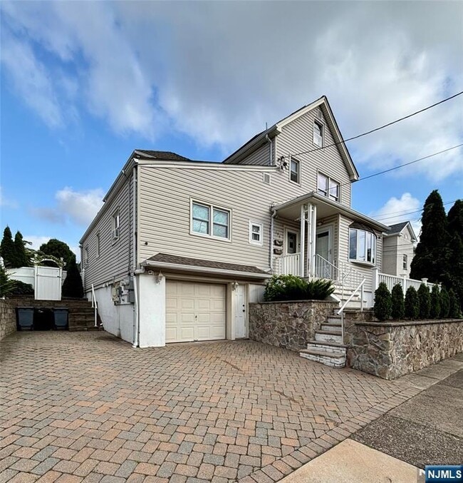 129 Burns Ave in Lodi, NJ - Building Photo - Building Photo