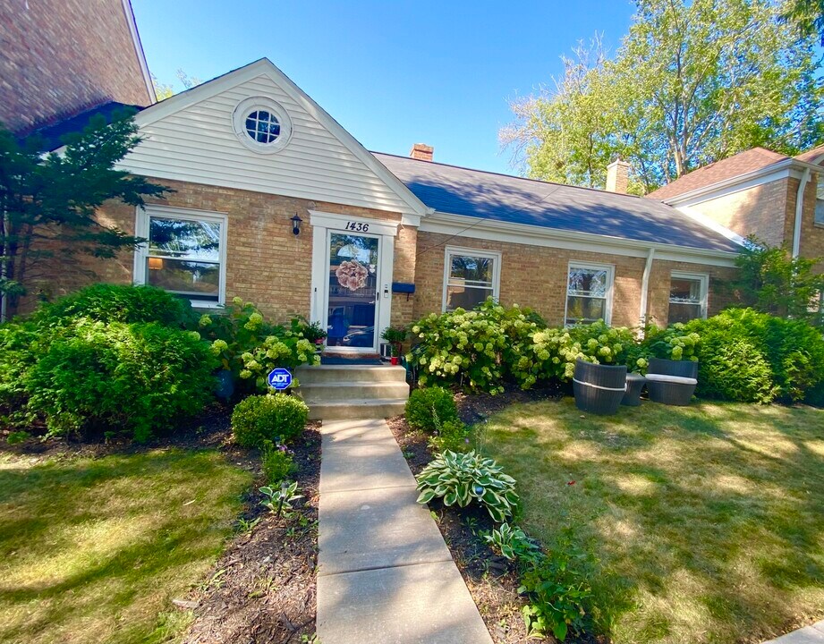 1436 Grey Ave in Evanston, IL - Building Photo