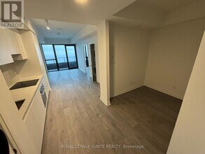 4015 The Exchange in Mississauga, ON - Building Photo - Building Photo