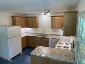 8813 Rollingwood Rd in Chapel Hill, NC - Building Photo - Building Photo