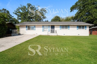 6877 Powers St in Riverdale, GA - Building Photo