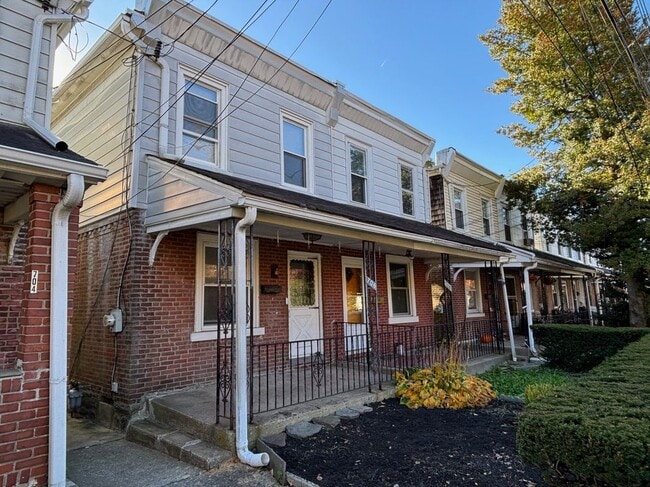 property at 706 W Railroad Ave