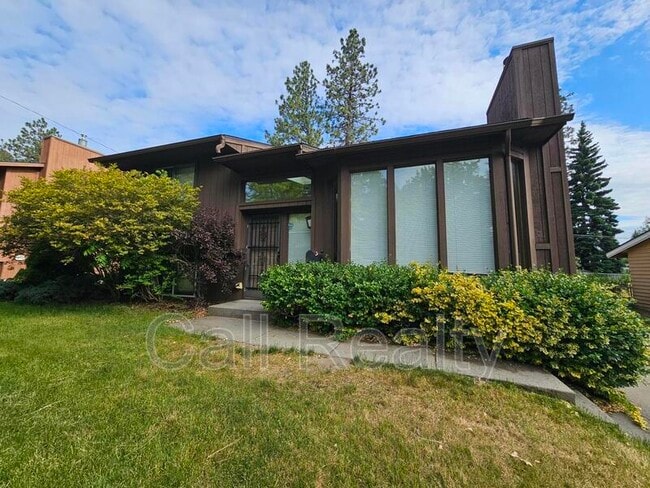 property at 1533 E 39th Ave
