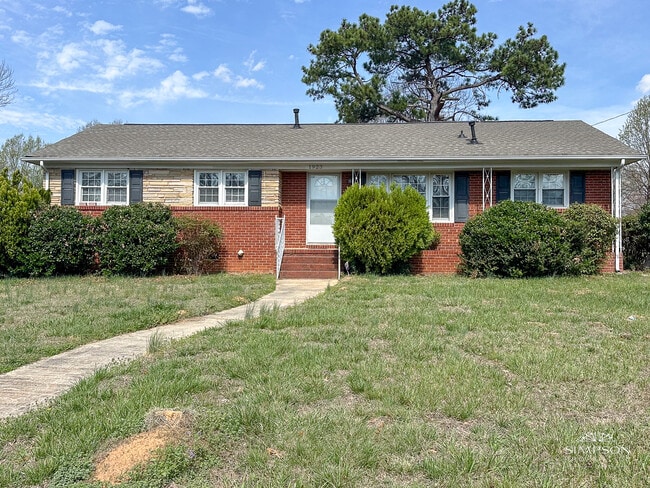 property at 1923 Northbrook Dr