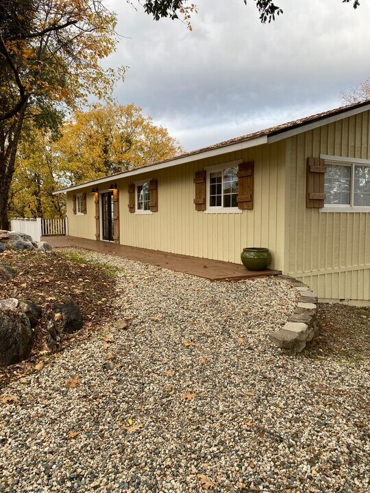 14790 Tanyard Ln in Pine Grove, CA - Foto de edificio