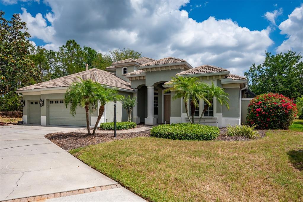 6803 Honeysuckle Trail in Lakewood Ranch, FL - Foto de edificio