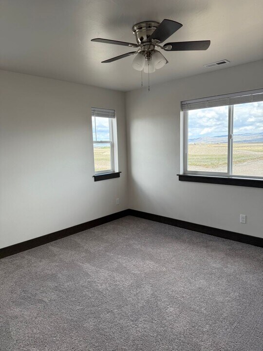 2101 Windjammer Wy in Belgrade, MT - Building Photo