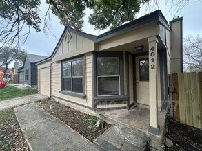 4012 Sunrise Creek Dr in San Antonio, TX - Building Photo - Building Photo