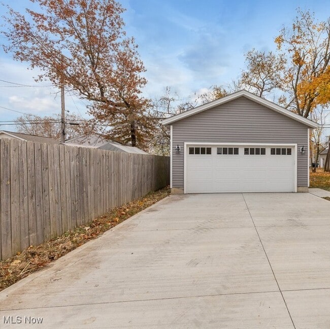 2253 E 97th St in Cleveland, OH - Building Photo - Building Photo