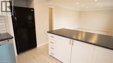 4 Dunblane Ave in St Catharines, ON - Building Photo - Building Photo