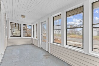 922 Dakin St, Unit 1 in Lansing, MI - Building Photo - Building Photo