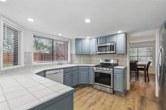 1206 Hickory Valley Ct in Arlington, TX - Building Photo - Building Photo