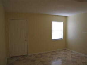 7137 E Bank Dr in Tampa, FL - Building Photo - Building Photo
