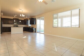 6644 E 35th Pl in Yuma, AZ - Foto de edificio - Building Photo