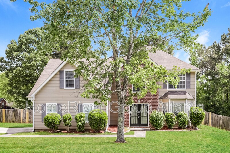 820 Tara Bend in Hampton, GA - Building Photo
