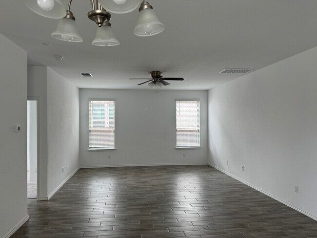 108 Banyon Dr in Liberty Hill, TX - Building Photo - Building Photo