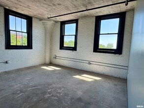 511 Pershing Ave in Davenport, IA - Building Photo - Building Photo