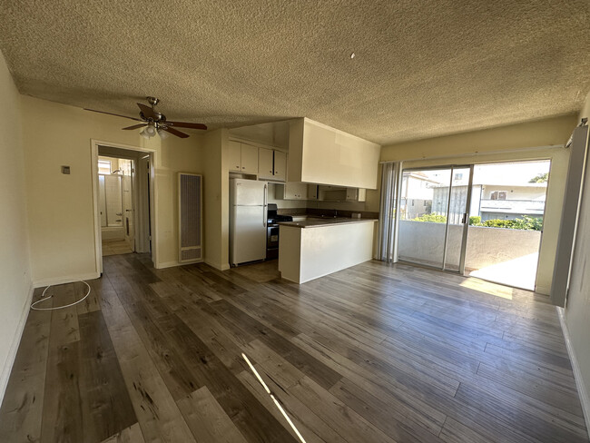 1605 Barry Ave