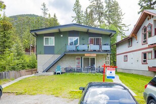 412 Beaver St in Banff, AB - Building Photo
