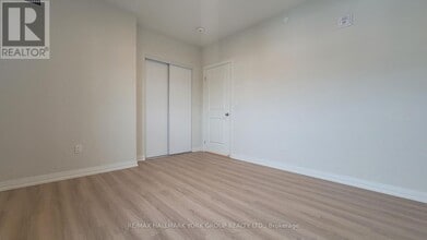 13042 Yonge St in Richmond Hill, ON - Building Photo - Building Photo