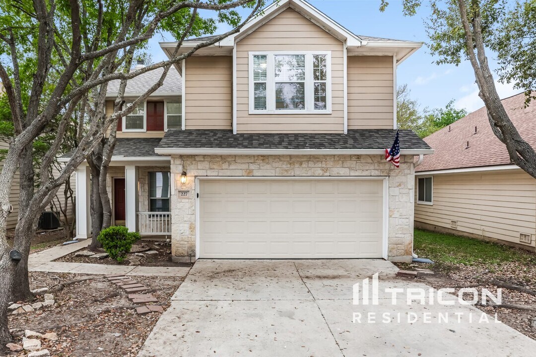 227 Red Hawk Ridge in San Antonio, TX - Building Photo