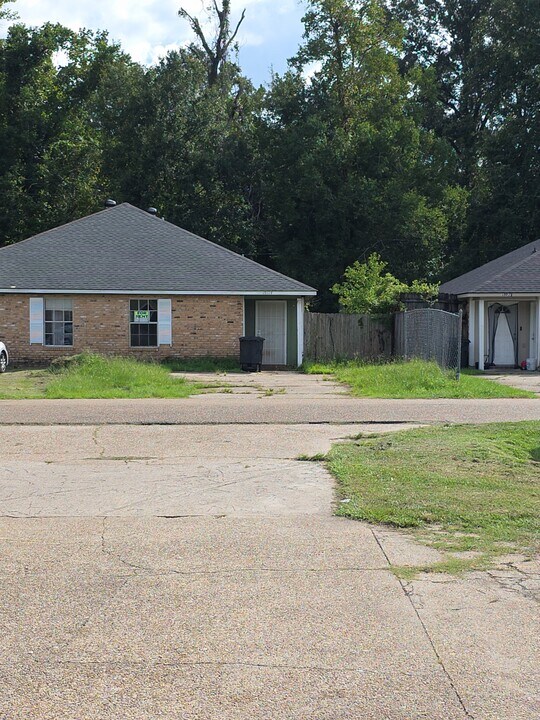 10114 El Scott Ave in Baton Rouge, LA - Building Photo