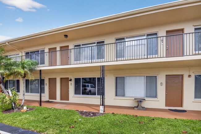property at 2303 S Federal Hwy