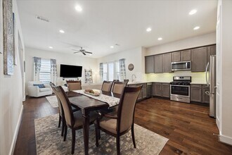 8806 Hollister Pine Ct in Houston, TX - Foto de edificio - Building Photo