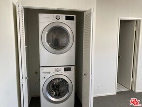 12727 Matteson Ave-Unit -7 in Los Angeles, CA - Building Photo - Building Photo