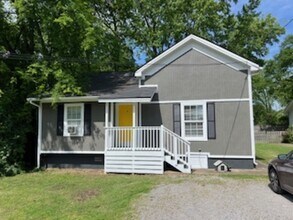 1438 Pennock Ave, Unit A in Nashville, TN - Foto de edificio - Building Photo