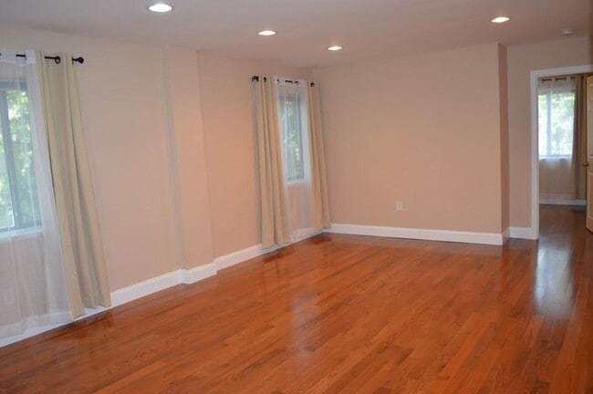 property at 276 Chestnut Hill Ave
