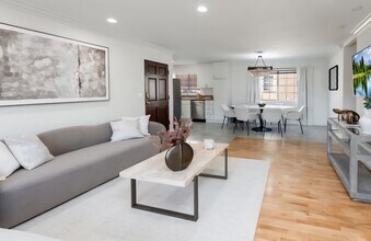 525 N Orange Dr, Unit .5 in Los Angeles, CA - Foto de edificio - Building Photo