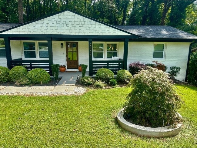 property at 2434 Rockcliff Rd SE
